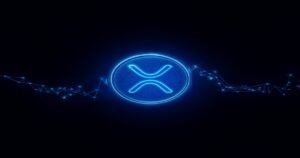 XRP בזרקור: המחיר סביב דולר וקרנות הסל מושכות מיליארד